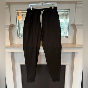 Vuori Women’s Charcoal Gray Jogger- buttery soft